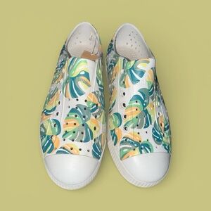Native Tropical Leaf Print Sneakers Resort-wear Beach Shoes Women’s Size 8 NWT